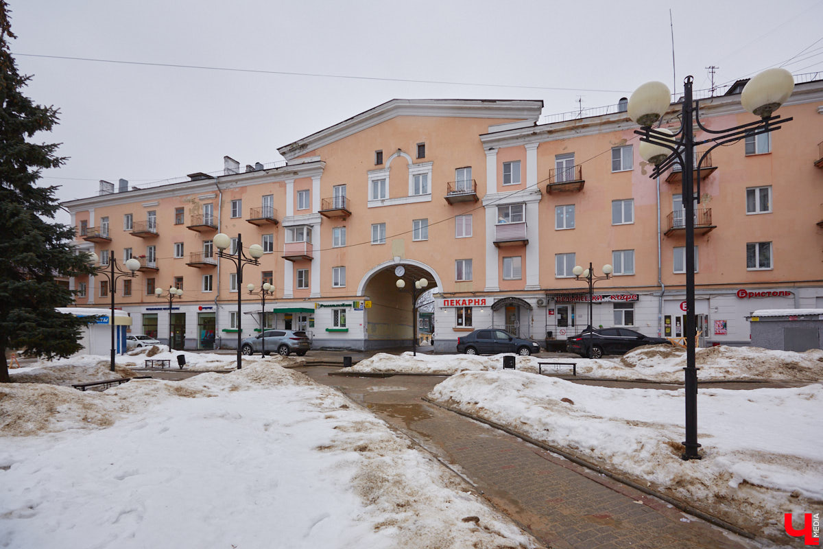 23 марта (10 по старому стилю) 1900 года в Симферополе родился Леонид Зотов. Волею судьбы он стал одним из архитекторов, определяющих послевоенный облик Владимира. По его проектам были построены величественные здания в стиле сталинского ампира, украсившие главные улицы Владимира. Давайте вместе с «Ключ-Медиа» полюбуемся ими!