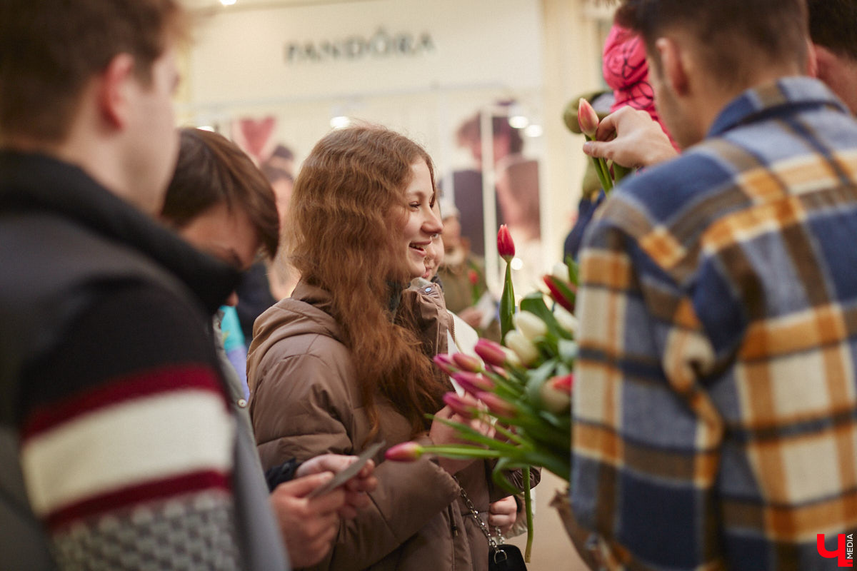 Прямо сейчас группа ataka готовится к масштабному сольному концерту во Владимире, который состоится 31 марта в концертном баре «ЦЕХ». И если вы пока не определились, брать ли билет, то приходите на тест-драйв ивента. Комплекс «Торговые ряды», третий этаж, первый интерактивный концерт-инсталляция в России. На баннерах с фотографиями ataka зашифрован полноценный сет-лист группы с песнями, клипами, лайвами. Следуйте за QR-кодом!