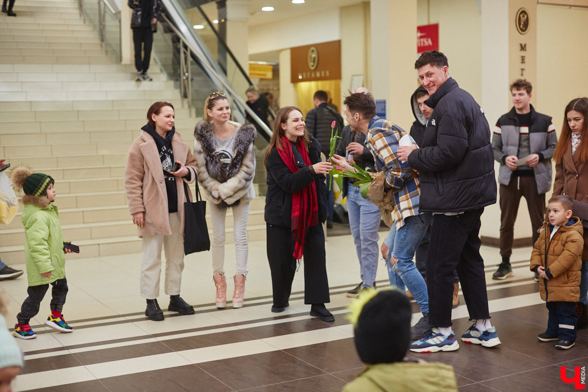 Прямо сейчас группа ataka готовится к масштабному сольному концерту во Владимире, который состоится 31 марта в концертном баре «ЦЕХ». И если вы пока не определились, брать ли билет, то приходите на тест-драйв ивента. Комплекс «Торговые ряды», третий этаж, первый интерактивный концерт-инсталляция в России. На баннерах с фотографиями ataka зашифрован полноценный сет-лист группы с песнями, клипами, лайвами. Следуйте за QR-кодом!
