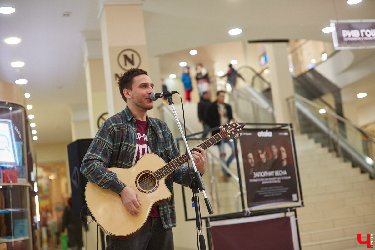 Прямо сейчас группа ataka готовится к масштабному сольному концерту во Владимире, который состоится 31 марта в концертном баре «ЦЕХ». И если вы пока не определились, брать ли билет, то приходите на тест-драйв ивента. Комплекс «Торговые ряды», третий этаж, первый интерактивный концерт-инсталляция в России. На баннерах с фотографиями ataka зашифрован полноценный сет-лист группы с песнями, клипами, лайвами. Следуйте за QR-кодом!