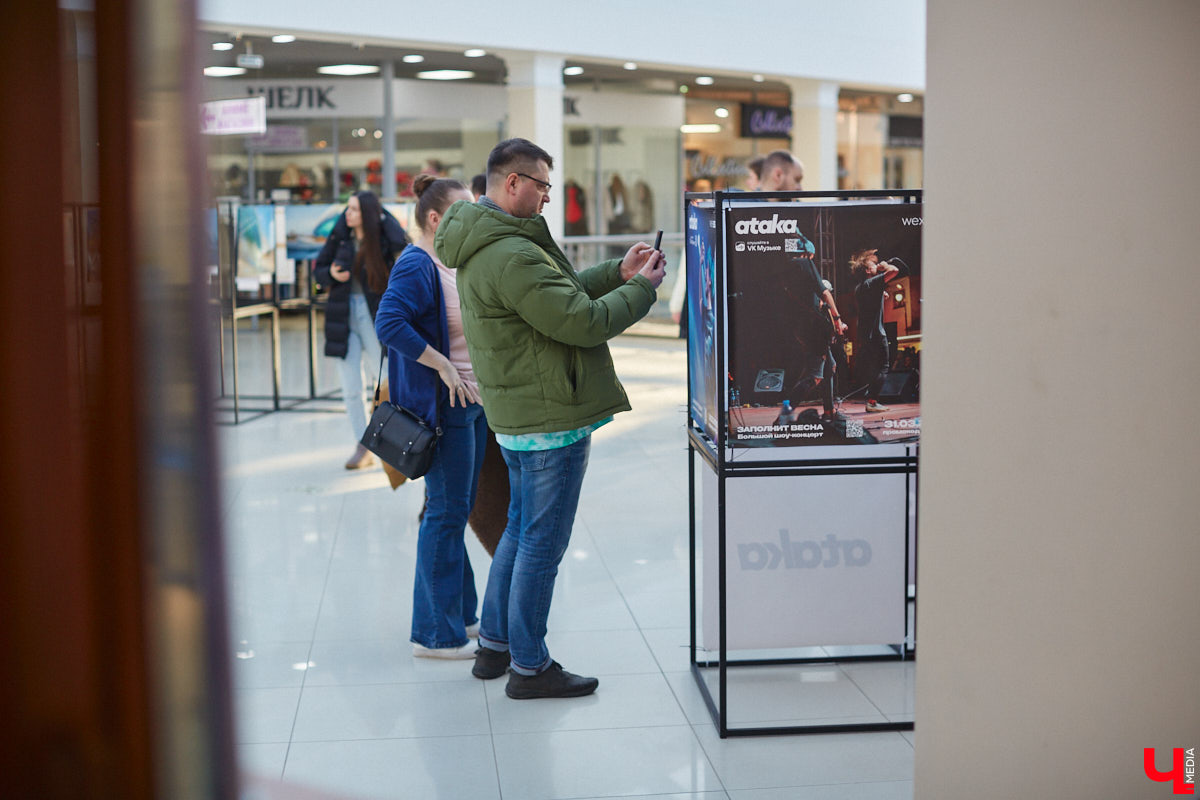 Прямо сейчас группа ataka готовится к масштабному сольному концерту во Владимире, который состоится 31 марта в концертном баре «ЦЕХ». И если вы пока не определились, брать ли билет, то приходите на тест-драйв ивента. Комплекс «Торговые ряды», третий этаж, первый интерактивный концерт-инсталляция в России. На баннерах с фотографиями ataka зашифрован полноценный сет-лист группы с песнями, клипами, лайвами. Следуйте за QR-кодом!