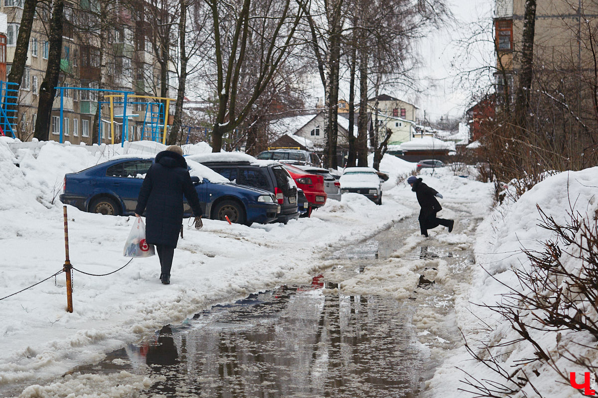 Среднесуточная температура воздуха в столице 33-го региона наконец-то превысила ноль градусов, а днем на этой неделе столбик термометра и вовсе покажет плюс 10 — 12! Но весна проснется ненадолго... Мартовское тепло скоро опять сменят похолодание и снегопады.