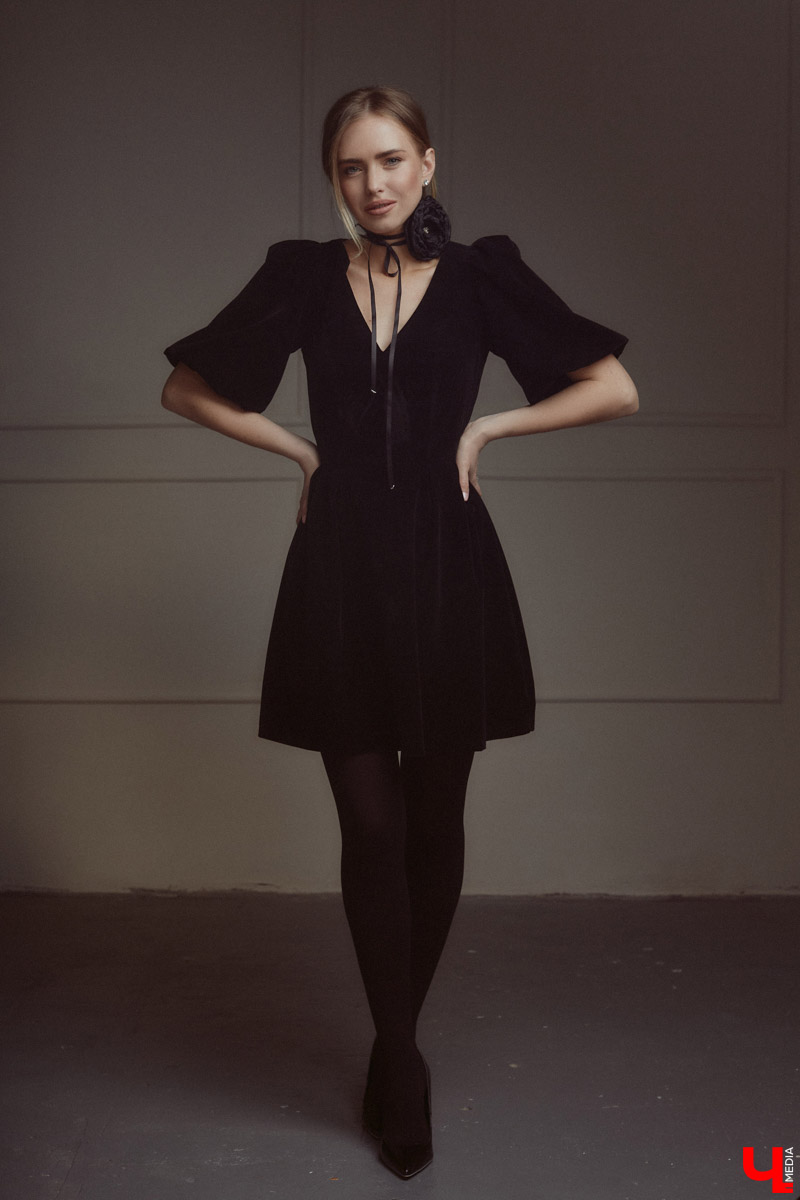 Елена Чернева родилась в творческой среде, что наложило отпечаток на ее нынешний гардероб. Изящный силуэт, строгость и никакой вульгарности — вот ее кредо. А привлекать к себе восхищенные взгляды девушка научилась с помощью утонченных аксессуаров.