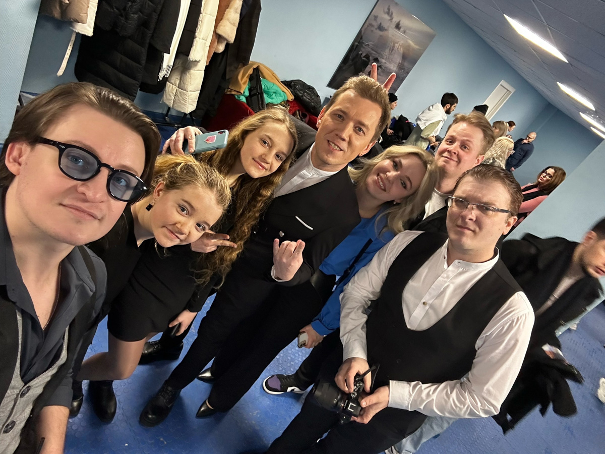 Еще один уроженец нашей области добрался до вокального шоу «Голос». На этапе слепых прослушиваний на сцену вышел Дмитрий Волков из Владимира. Членов жюри покорил его голос, но манера исполнения понравилась далеко не всем. Зато зрители отметили его выступление, а сам он запустил веселый хэштег.