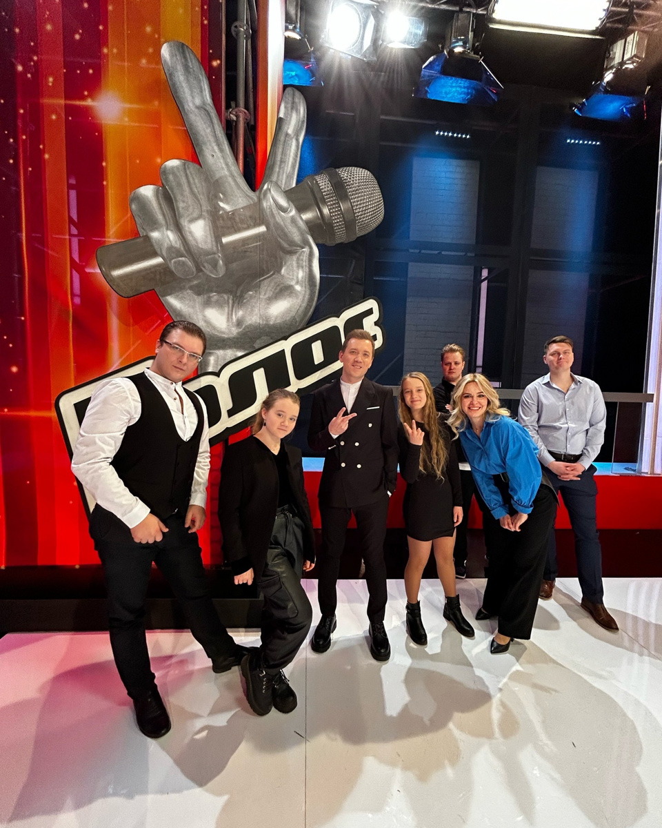 Еще один уроженец нашей области добрался до вокального шоу «Голос». На этапе слепых прослушиваний на сцену вышел Дмитрий Волков из Владимира. Членов жюри покорил его голос, но манера исполнения понравилась далеко не всем. Зато зрители отметили его выступление, а сам он запустил веселый хэштег.