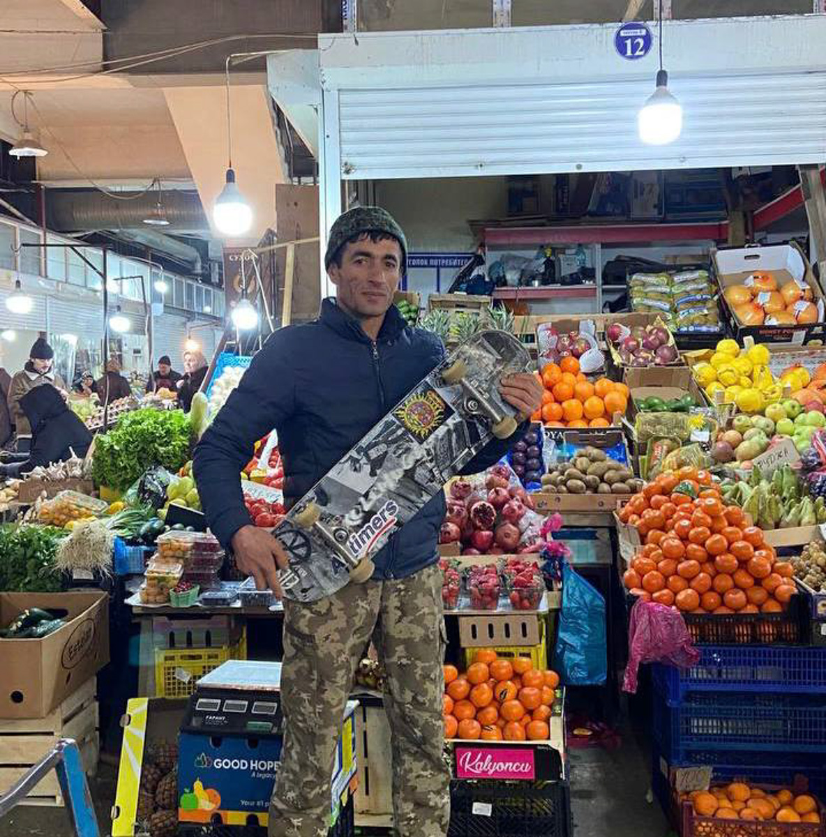 Кольчугинское скейт-комьюнити BB LAB (Berdichevskiy Brothers laboratory. — Прим.) вышло за пределы области. Этой зимой спортсмены, наводящие суету контестами на территории 33-го региона, отправились в своё первое спортивное путешествие. Точкой отсчёта стала Махачкала. Каким получился первый скейт-тур и к чему теперь стремится комьюнити местных райдеров, «Ключ-Медиа» рассказывают брат-основатель проекта Родион Бердичевский и спортсмен Иван Петрашкевич.