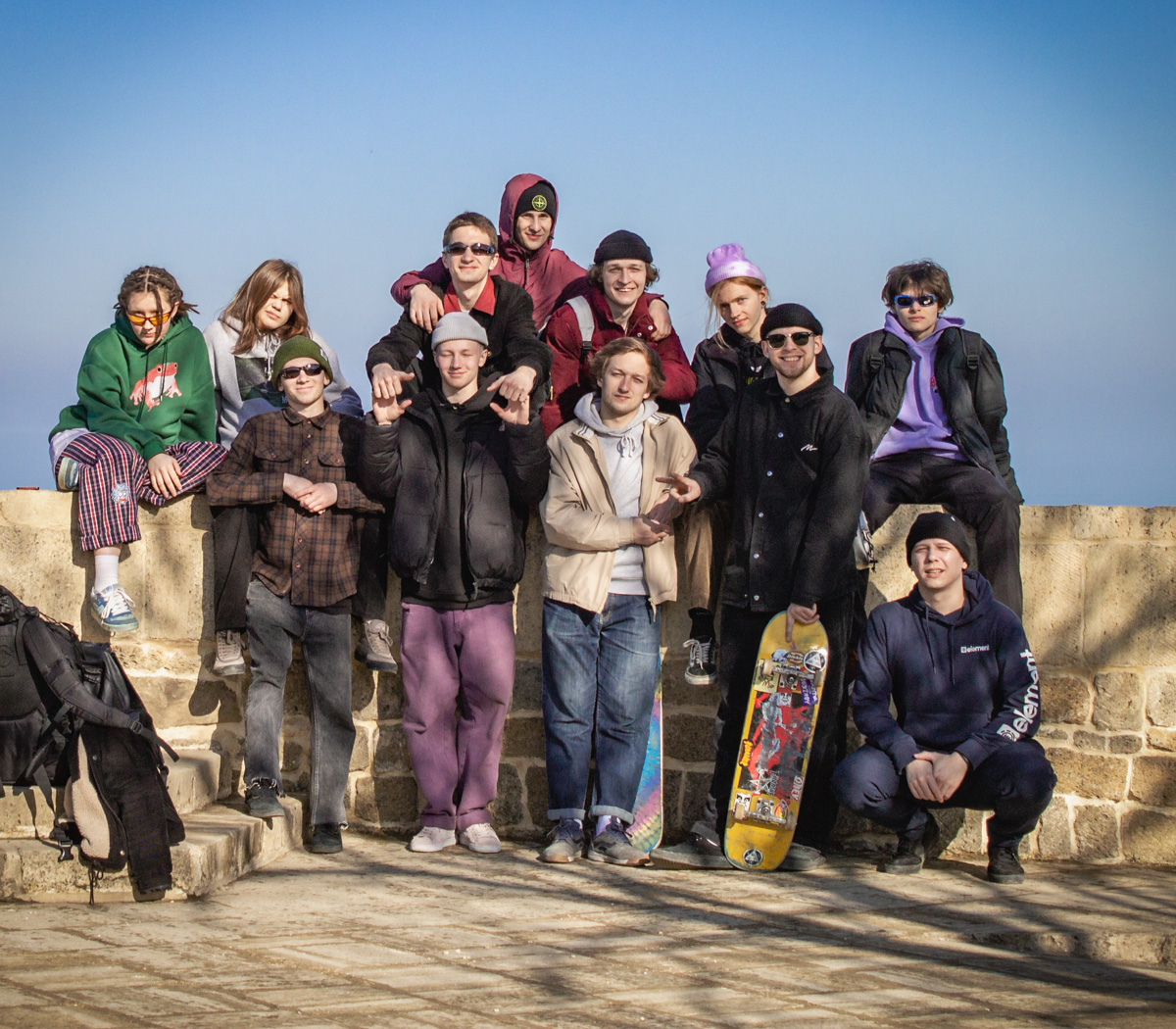 Кольчугинское скейт-комьюнити BB LAB (Berdichevskiy Brothers laboratory. — Прим.) вышло за пределы области. Этой зимой спортсмены, наводящие суету контестами на территории 33-го региона, отправились в своё первое спортивное путешествие. Точкой отсчёта стала Махачкала. Каким получился первый скейт-тур и к чему теперь стремится комьюнити местных райдеров, «Ключ-Медиа» рассказывают брат-основатель проекта Родион Бердичевский и спортсмен Иван Петрашкевич.