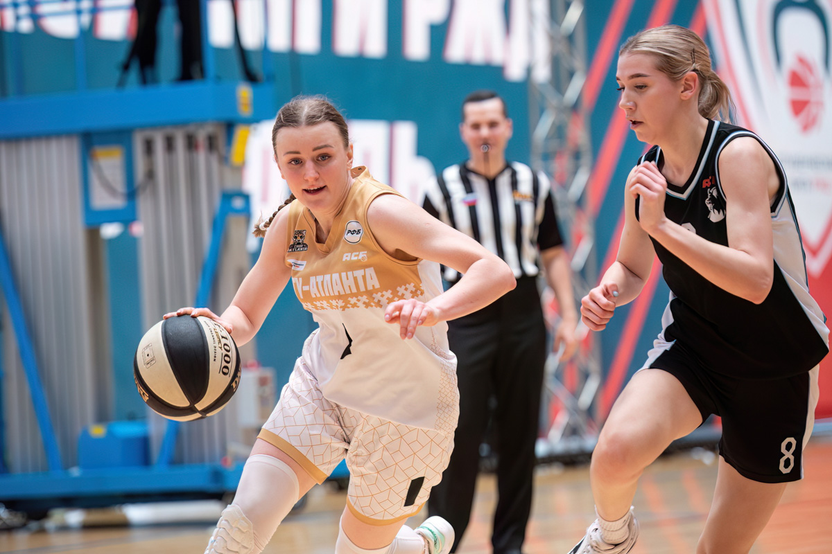 Настоящий праздник женского баскетбола не так давно прошел в Суздале. Город впервые в истории принял финал Студенческой лиги РЖД. На паркет новой спортивной арены вышли сразу восемь команд, в числе которых и «Владимирские львицы».