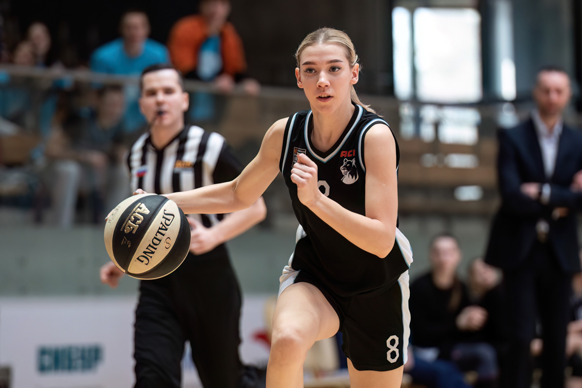 Настоящий праздник женского баскетбола не так давно прошел в Суздале. Город впервые в истории принял финал Студенческой лиги РЖД. На паркет новой спортивной арены вышли сразу восемь команд, в числе которых и «Владимирские львицы».