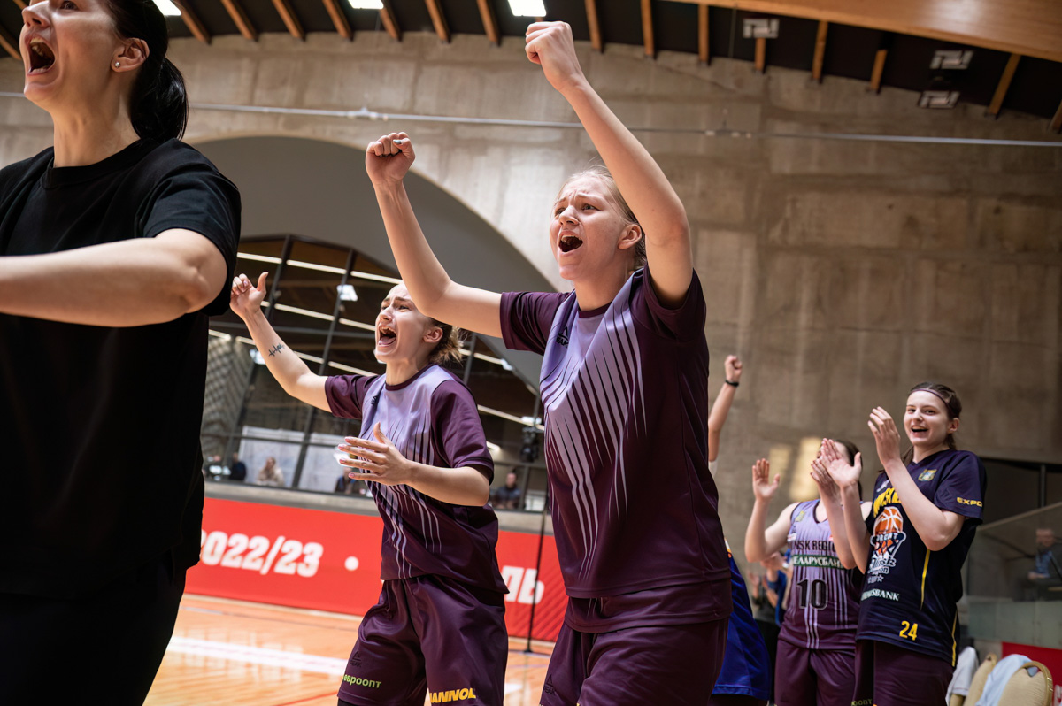 Настоящий праздник женского баскетбола не так давно прошел в Суздале. Город впервые в истории принял финал Студенческой лиги РЖД. На паркет новой спортивной арены вышли сразу восемь команд, в числе которых и «Владимирские львицы».