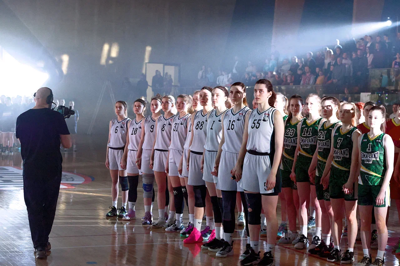 Настоящий праздник женского баскетбола не так давно прошел в Суздале. Город впервые в истории принял финал Студенческой лиги РЖД. На паркет новой спортивной арены вышли сразу восемь команд, в числе которых и «Владимирские львицы».