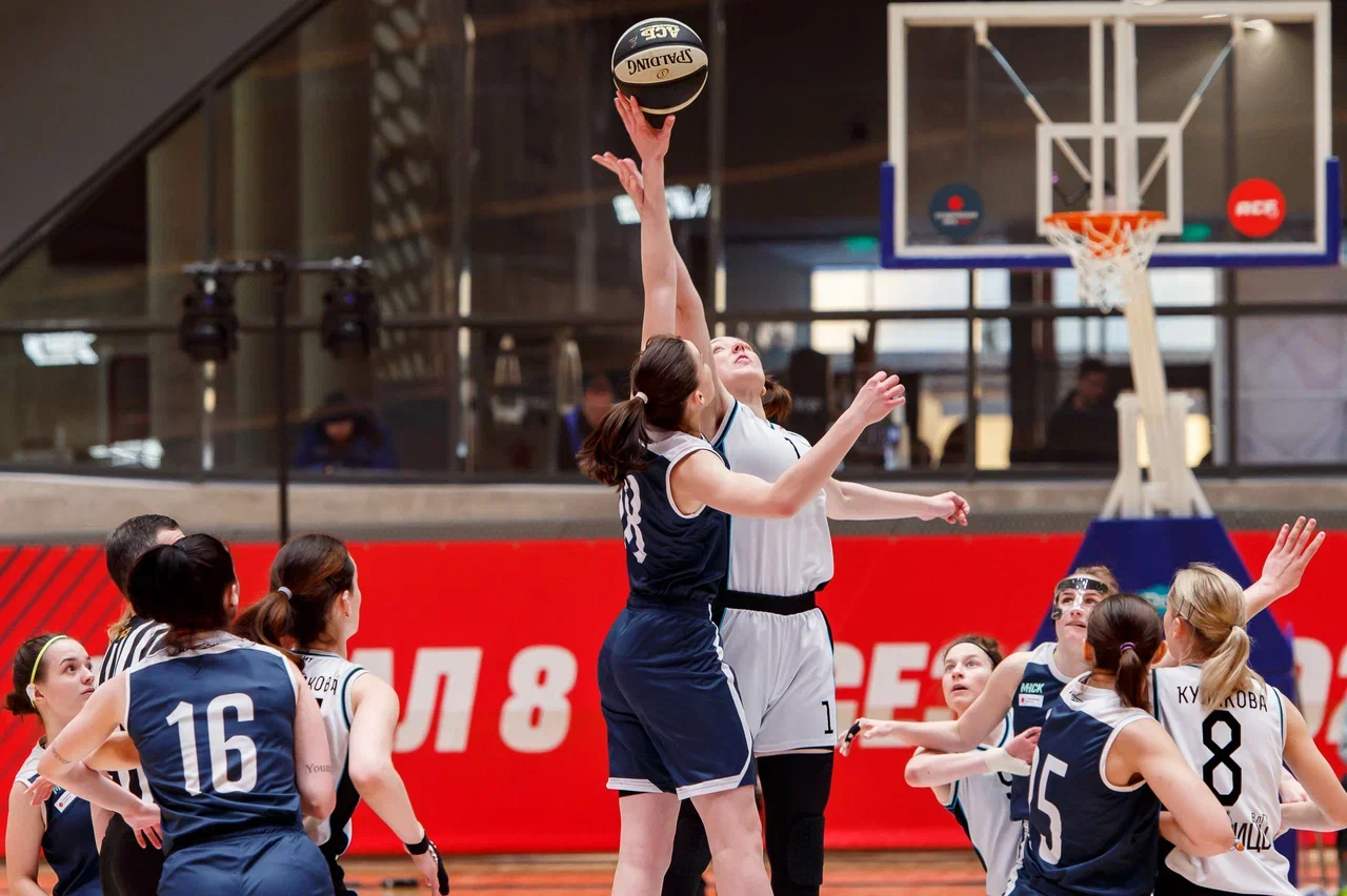 Настоящий праздник женского баскетбола не так давно прошел в Суздале. Город впервые в истории принял финал Студенческой лиги РЖД. На паркет новой спортивной арены вышли сразу восемь команд, в числе которых и «Владимирские львицы».