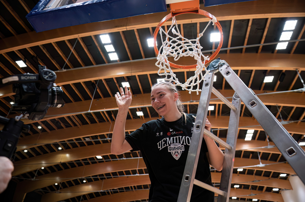 Настоящий праздник женского баскетбола не так давно прошел в Суздале. Город впервые в истории принял финал Студенческой лиги РЖД. На паркет новой спортивной арены вышли сразу восемь команд, в числе которых и «Владимирские львицы».