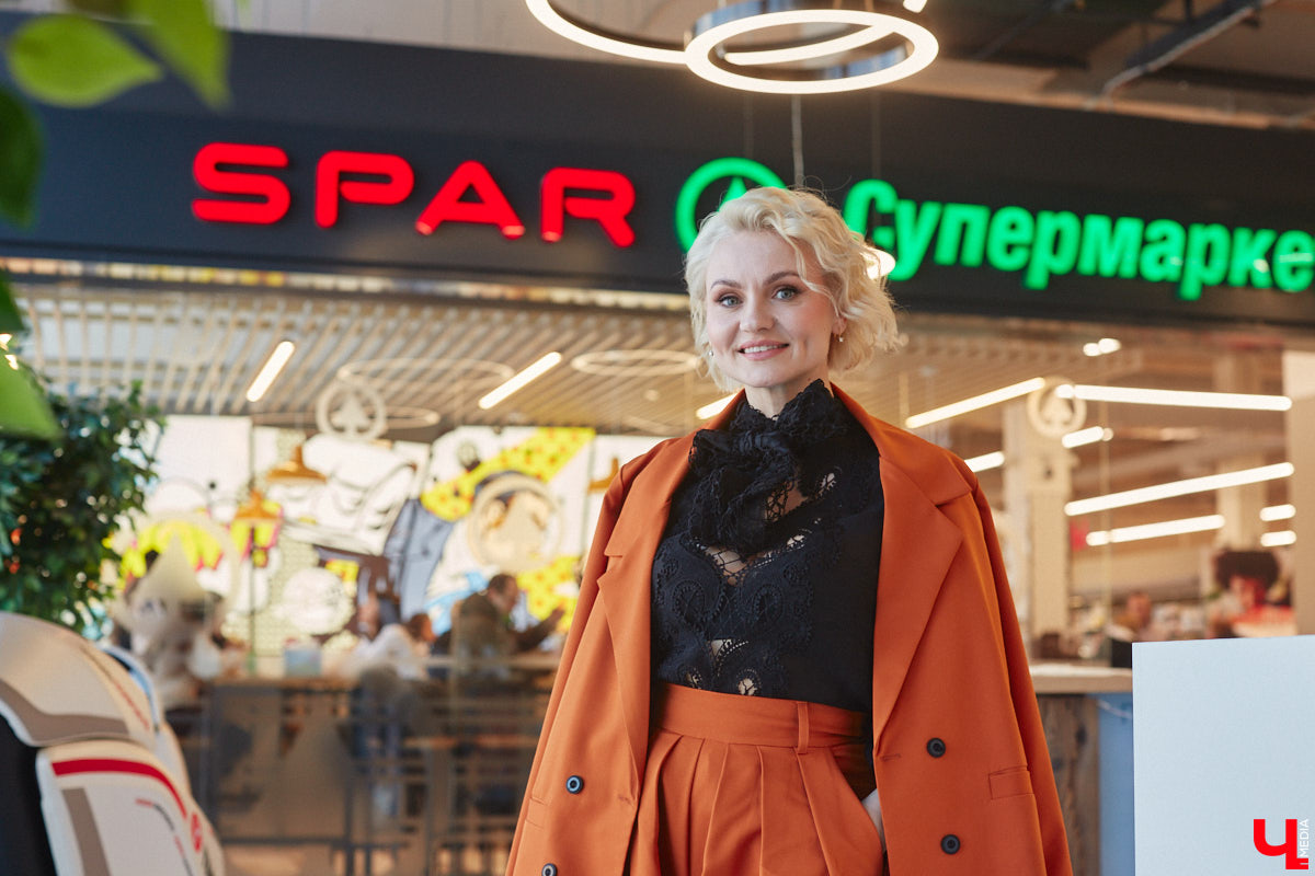 Красиво и       с       любовью       — это уже вкусно. В       новом сезоне гастрошоу от       «Ключ-Медиа» создатель эксклюзивной мебели Ирина Шепелева вместе с       сыном прогулялась по       супермаркету первого dog-friendly торгового центра во       Владимире, а       потом соединила всю свою силу и       нежность, чтобы сделать поистине дизайнерское блюдо.