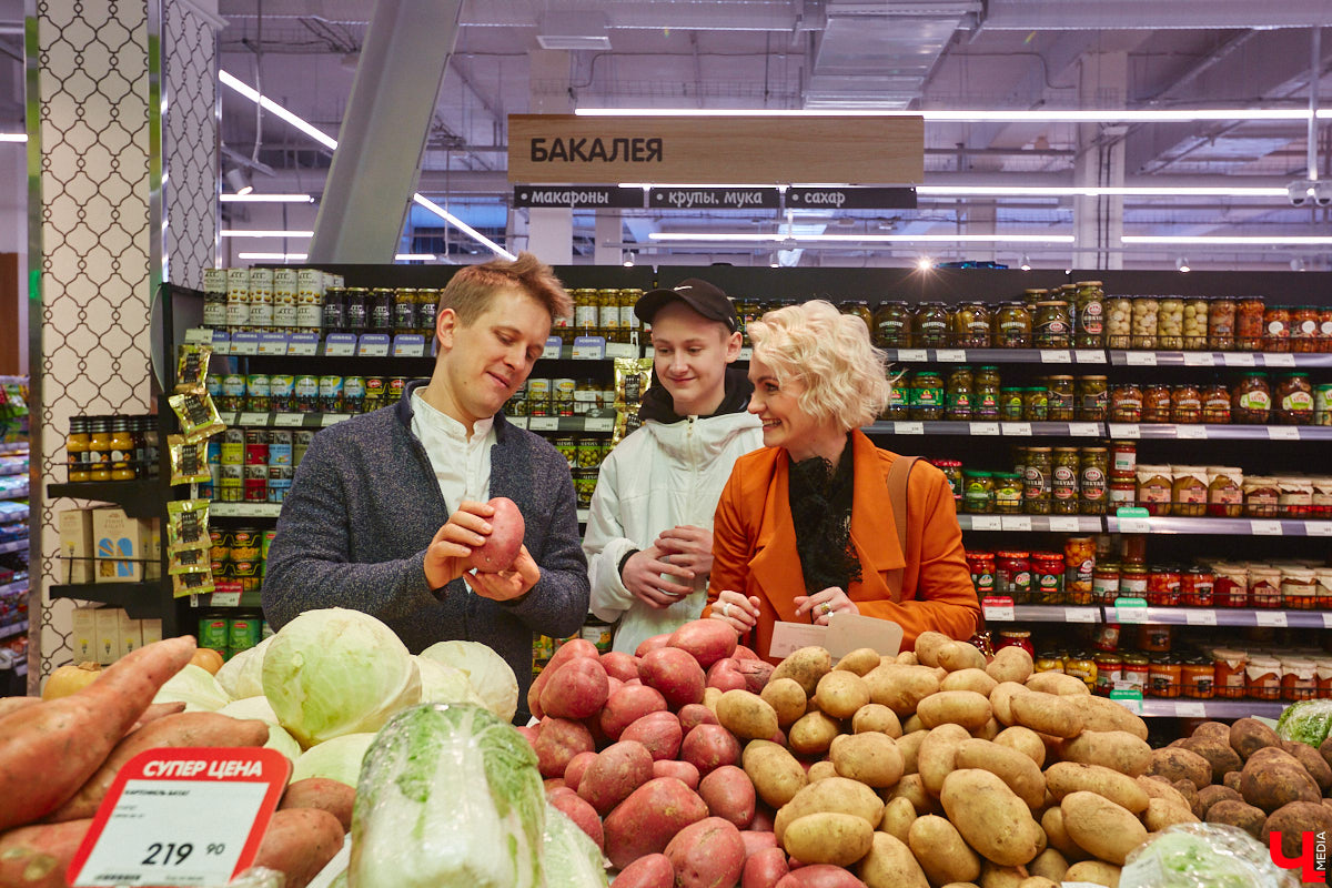 Красиво и       с       любовью       — это уже вкусно. В       новом сезоне гастрошоу от       «Ключ-Медиа» создатель эксклюзивной мебели Ирина Шепелева вместе с       сыном прогулялась по       супермаркету первого dog-friendly торгового центра во       Владимире, а       потом соединила всю свою силу и       нежность, чтобы сделать поистине дизайнерское блюдо.