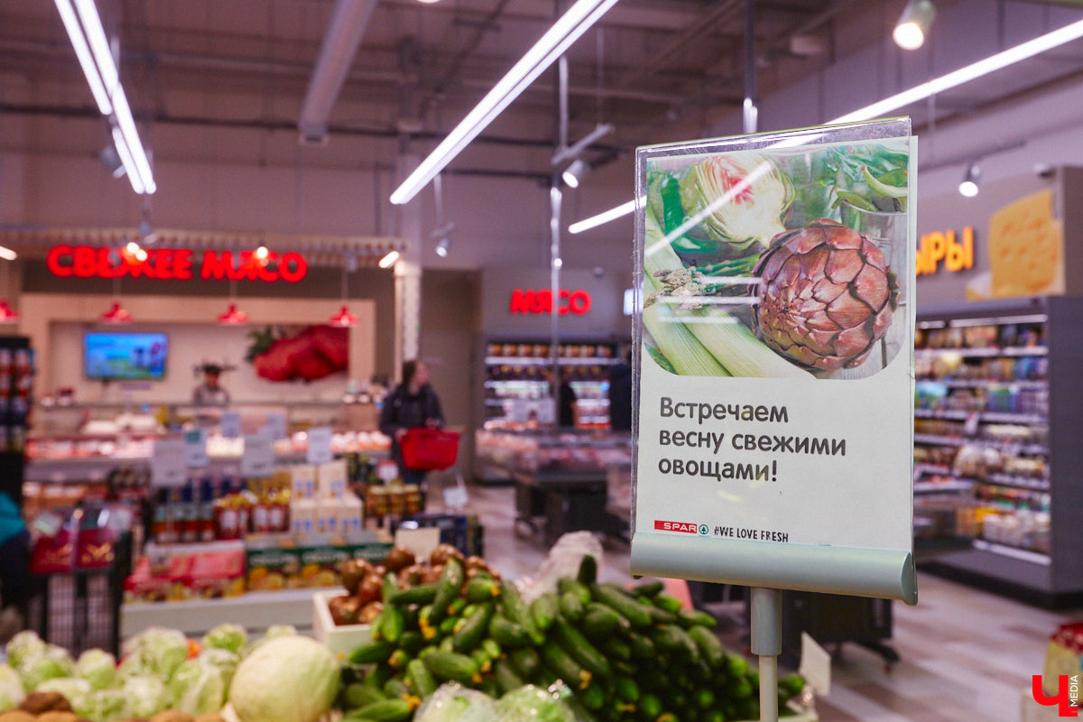 Красиво и       с       любовью       — это уже вкусно. В       новом сезоне гастрошоу от       «Ключ-Медиа» создатель эксклюзивной мебели Ирина Шепелева вместе с       сыном прогулялась по       супермаркету первого dog-friendly торгового центра во       Владимире, а       потом соединила всю свою силу и       нежность, чтобы сделать поистине дизайнерское блюдо.