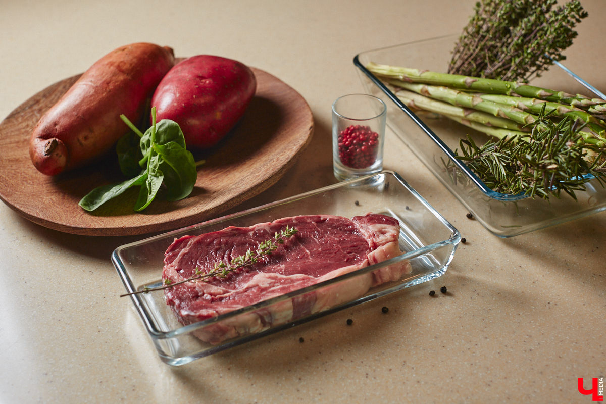 Красиво и       с       любовью       — это уже вкусно. В       новом сезоне гастрошоу от       «Ключ-Медиа» создатель эксклюзивной мебели Ирина Шепелева вместе с       сыном прогулялась по       супермаркету первого dog-friendly торгового центра во       Владимире, а       потом соединила всю свою силу и       нежность, чтобы сделать поистине дизайнерское блюдо.