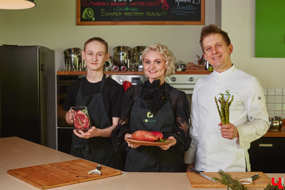 Красиво и       с       любовью       — это уже вкусно. В       новом сезоне гастрошоу от       «Ключ-Медиа» создатель эксклюзивной мебели Ирина Шепелева вместе с       сыном прогулялась по       супермаркету первого dog-friendly торгового центра во       Владимире, а       потом соединила всю свою силу и       нежность, чтобы сделать поистине дизайнерское блюдо.