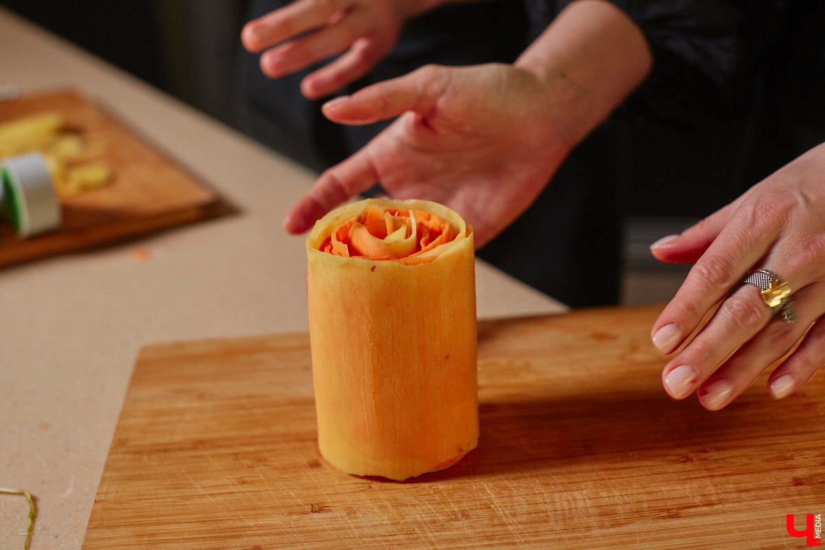 Красиво и       с       любовью       — это уже вкусно. В       новом сезоне гастрошоу от       «Ключ-Медиа» создатель эксклюзивной мебели Ирина Шепелева вместе с       сыном прогулялась по       супермаркету первого dog-friendly торгового центра во       Владимире, а       потом соединила всю свою силу и       нежность, чтобы сделать поистине дизайнерское блюдо.