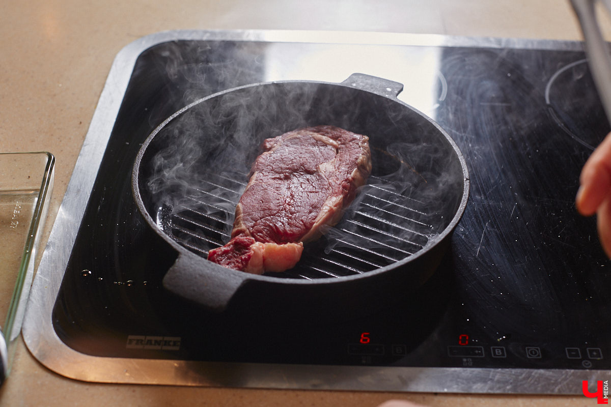 Красиво и       с       любовью       — это уже вкусно. В       новом сезоне гастрошоу от       «Ключ-Медиа» создатель эксклюзивной мебели Ирина Шепелева вместе с       сыном прогулялась по       супермаркету первого dog-friendly торгового центра во       Владимире, а       потом соединила всю свою силу и       нежность, чтобы сделать поистине дизайнерское блюдо.