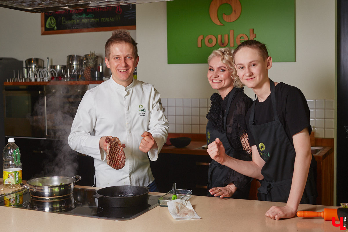 Красиво и       с       любовью       — это уже вкусно. В       новом сезоне гастрошоу от       «Ключ-Медиа» создатель эксклюзивной мебели Ирина Шепелева вместе с       сыном прогулялась по       супермаркету первого dog-friendly торгового центра во       Владимире, а       потом соединила всю свою силу и       нежность, чтобы сделать поистине дизайнерское блюдо.