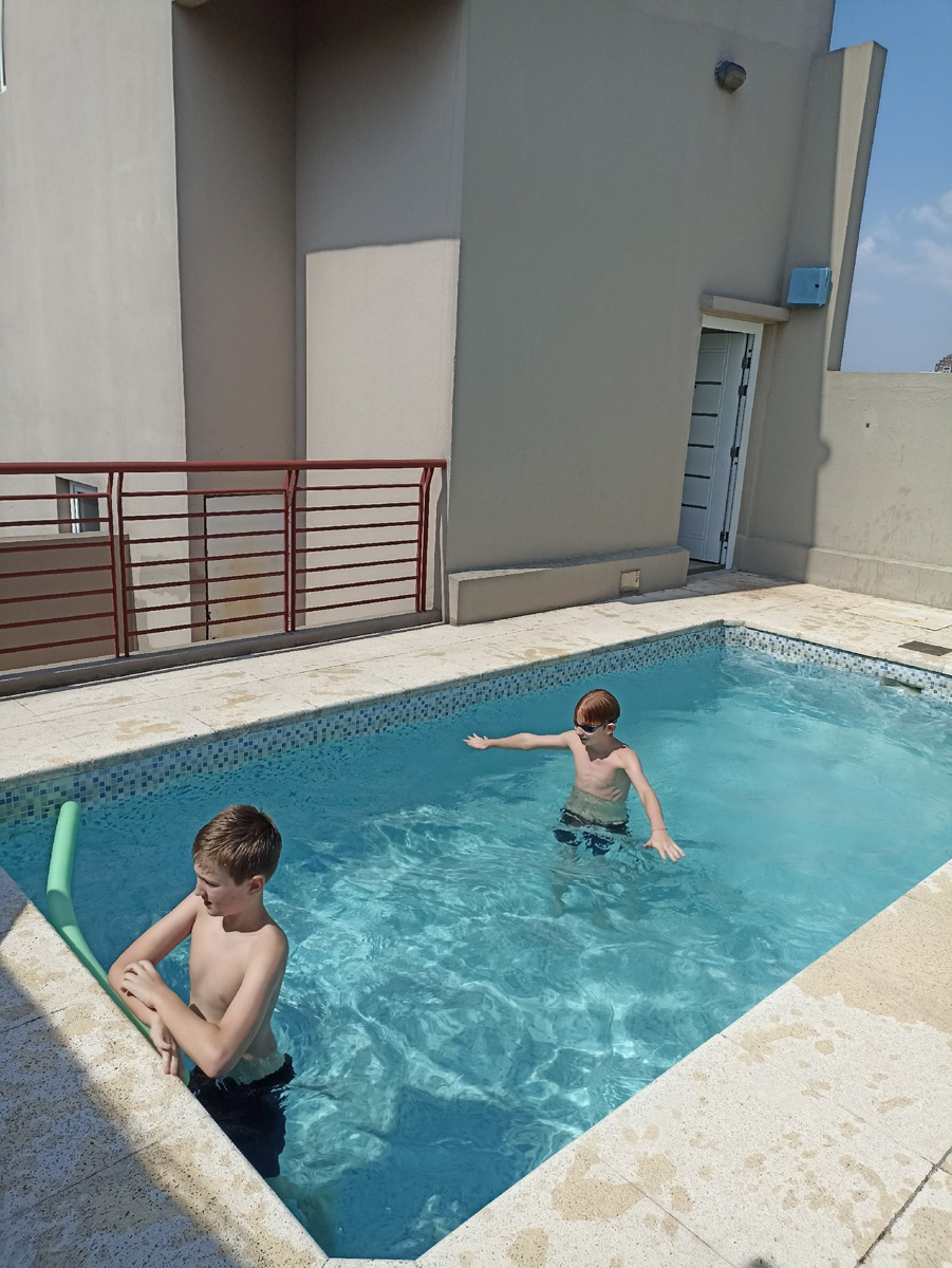 Все больше женщин Владимира предпочитают рожать в… Аргентине. И у этого есть свои объяснения: хорошая бесплатная медицина и возможность автоматически оформить гражданство латиноамериканской страны для малыша и его родителей. Мария Афанасьева поделилась с «Ключ-Медиа» своей историей. 