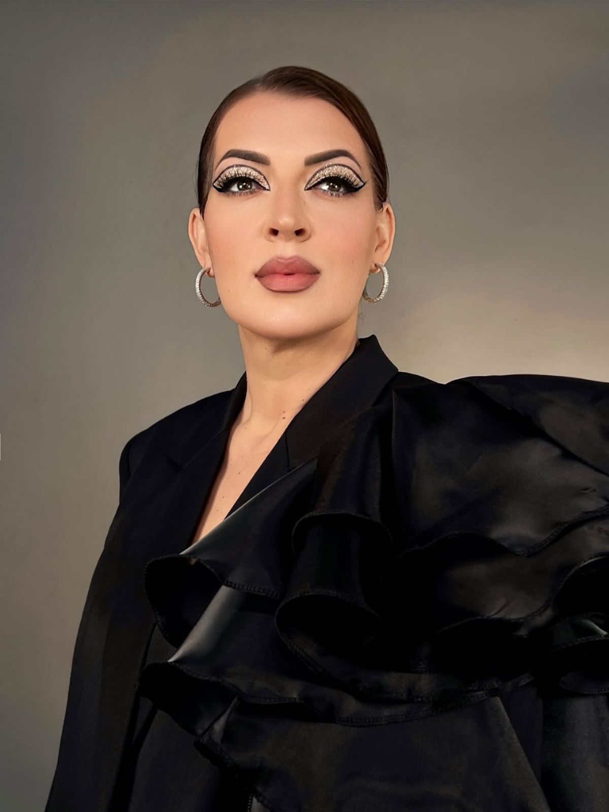 Стартовал сезон ТВ-премьер, героями которых стали жители 33-го региона. На этой неделе в эфире телеканала Россия-1 выступил Михаил Латышев из Вязников, сёстры Каратыгины из Владимира снялись в двух сериалах и передаче на НТВ, а создатель супермаркета цветов и декора Юлия Краснова испытала свои силы в новом шоу Первого канала. Подробности в материале!