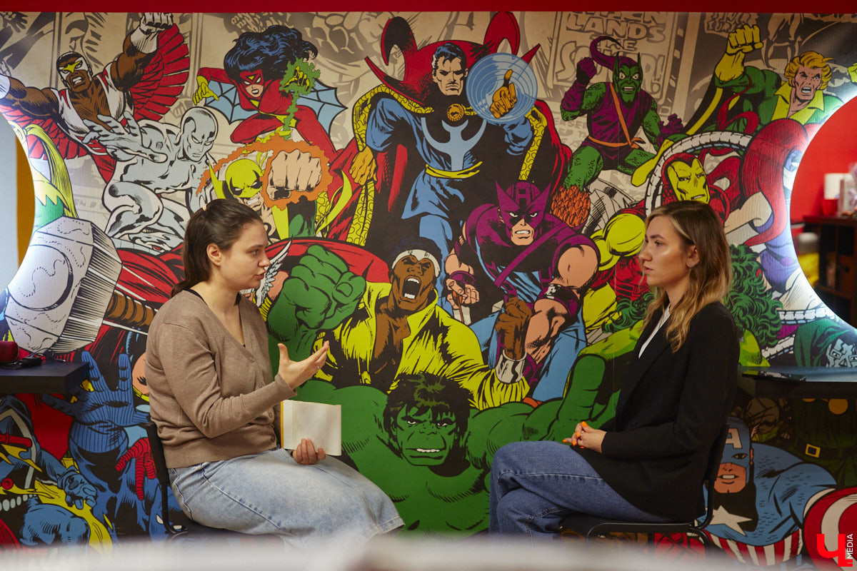 Оформление в стиле вселенной Marvel. Как вам такой кабинет психолога? Катерина Stark из Владимира занимается не только налаживанием семейных отношений, но и помогает детям. Супергеройская тематика вокруг позволяет им чувствовать себя как дома, а заодно транслирует главный девиз нашей героини: «Говорят, у меня синдром спасателя, так дай мне тебя спасти!».