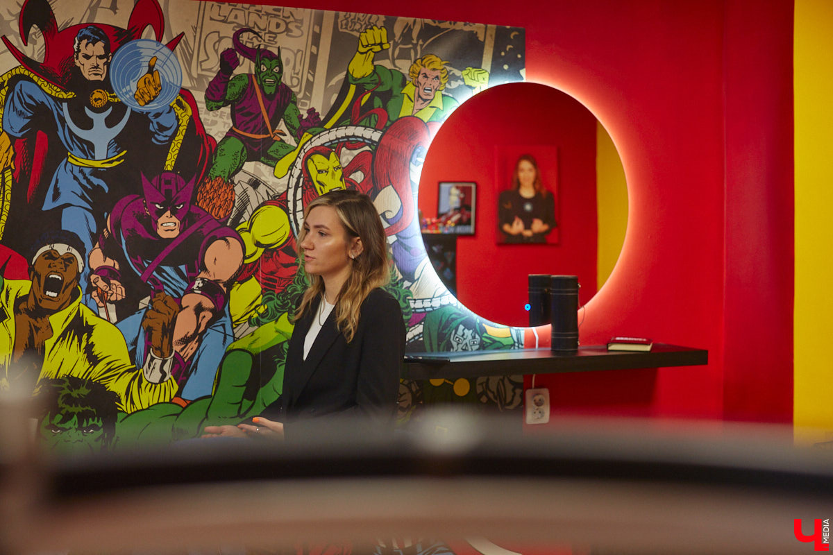 Оформление в стиле вселенной Marvel. Как вам такой кабинет психолога? Катерина Stark из Владимира занимается не только налаживанием семейных отношений, но и помогает детям. Супергеройская тематика вокруг позволяет им чувствовать себя как дома, а заодно транслирует главный девиз нашей героини: «Говорят, у меня синдром спасателя, так дай мне тебя спасти!».