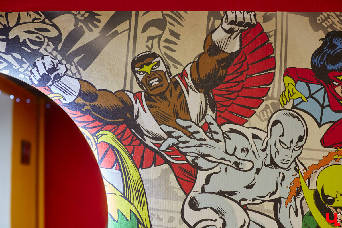 Оформление в стиле вселенной Marvel. Как вам такой кабинет психолога? Катерина Stark из Владимира занимается не только налаживанием семейных отношений, но и помогает детям. Супергеройская тематика вокруг позволяет им чувствовать себя как дома, а заодно транслирует главный девиз нашей героини: «Говорят, у меня синдром спасателя, так дай мне тебя спасти!».