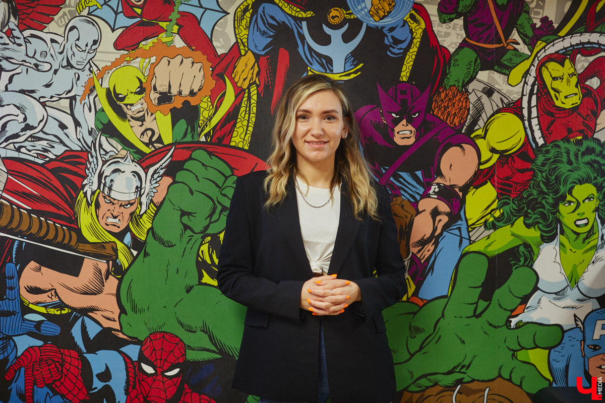 Оформление в стиле вселенной Marvel. Как вам такой кабинет психолога? Катерина Stark из Владимира занимается не только налаживанием семейных отношений, но и помогает детям. Супергеройская тематика вокруг позволяет им чувствовать себя как дома, а заодно транслирует главный девиз нашей героини: «Говорят, у меня синдром спасателя, так дай мне тебя спасти!».