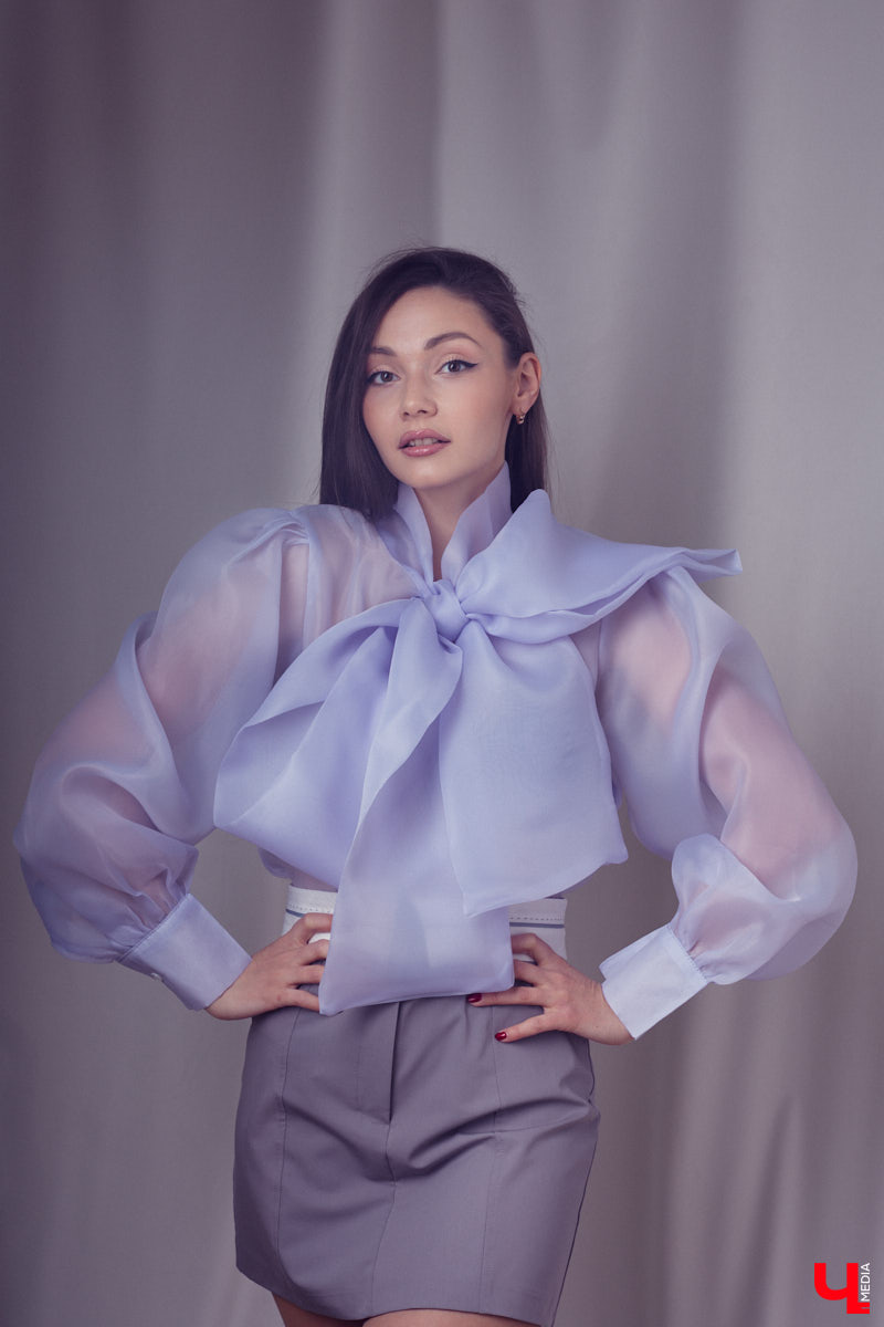 Юлия Варакина, известная во Владимире под псевдонимом Юля Ю, не только певица, но и молодая мама дочек-погодок. Немудрено, что и стиль у девушки столь же разный, как и она сама, а потому в ее гардеробе легко сочетаются абсолютно противоположные наряды.