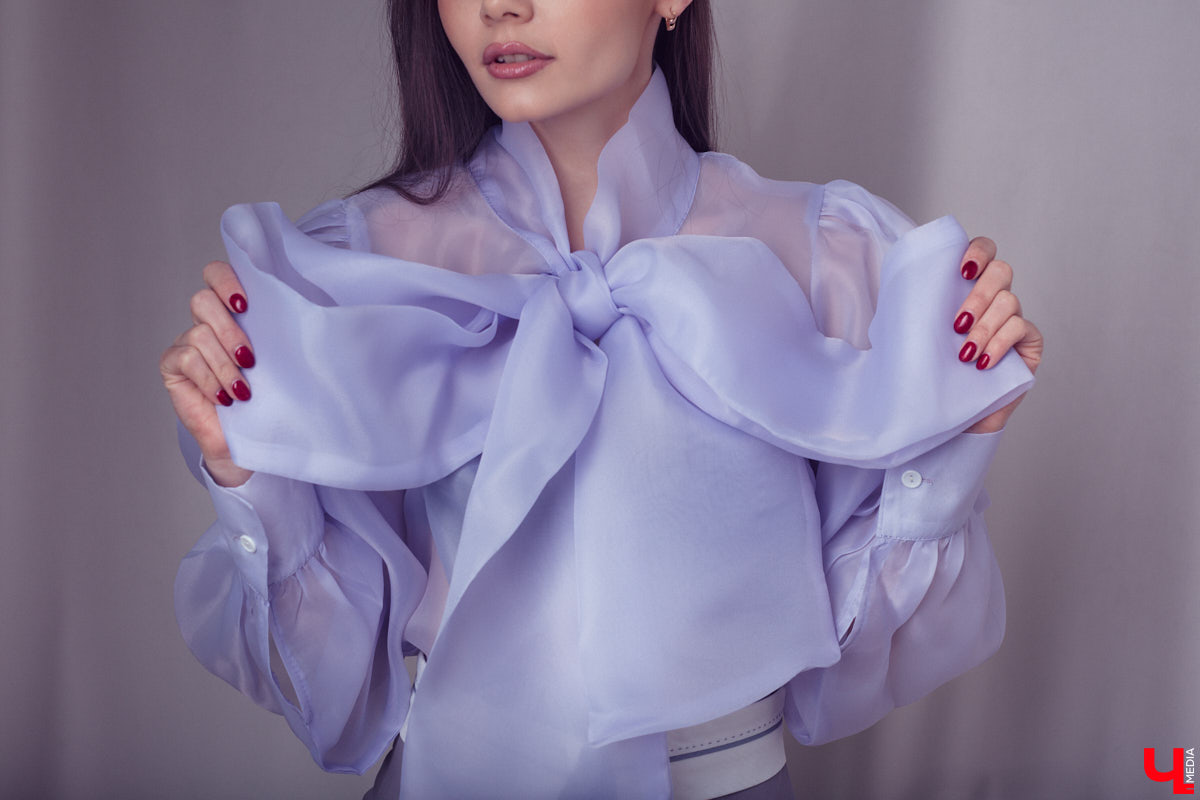 Юлия Варакина, известная во Владимире под псевдонимом Юля Ю, не только певица, но и молодая мама дочек-погодок. Немудрено, что и стиль у девушки столь же разный, как и она сама, а потому в ее гардеробе легко сочетаются абсолютно противоположные наряды.