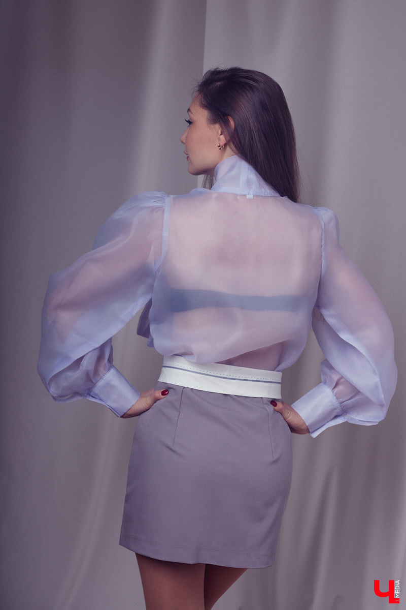 Юлия Варакина, известная во Владимире под псевдонимом Юля Ю, не только певица, но и молодая мама дочек-погодок. Немудрено, что и стиль у девушки столь же разный, как и она сама, а потому в ее гардеробе легко сочетаются абсолютно противоположные наряды.