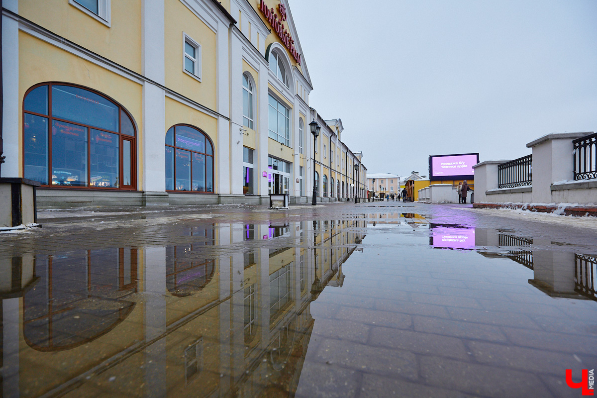 Какую погоду принесет жителям 33-го региона спешащий на смену марту апрель? Скажем сразу: резиновые сапоги и зонты нам точно еще пригодятся! А вот что насчет теплой одежды?