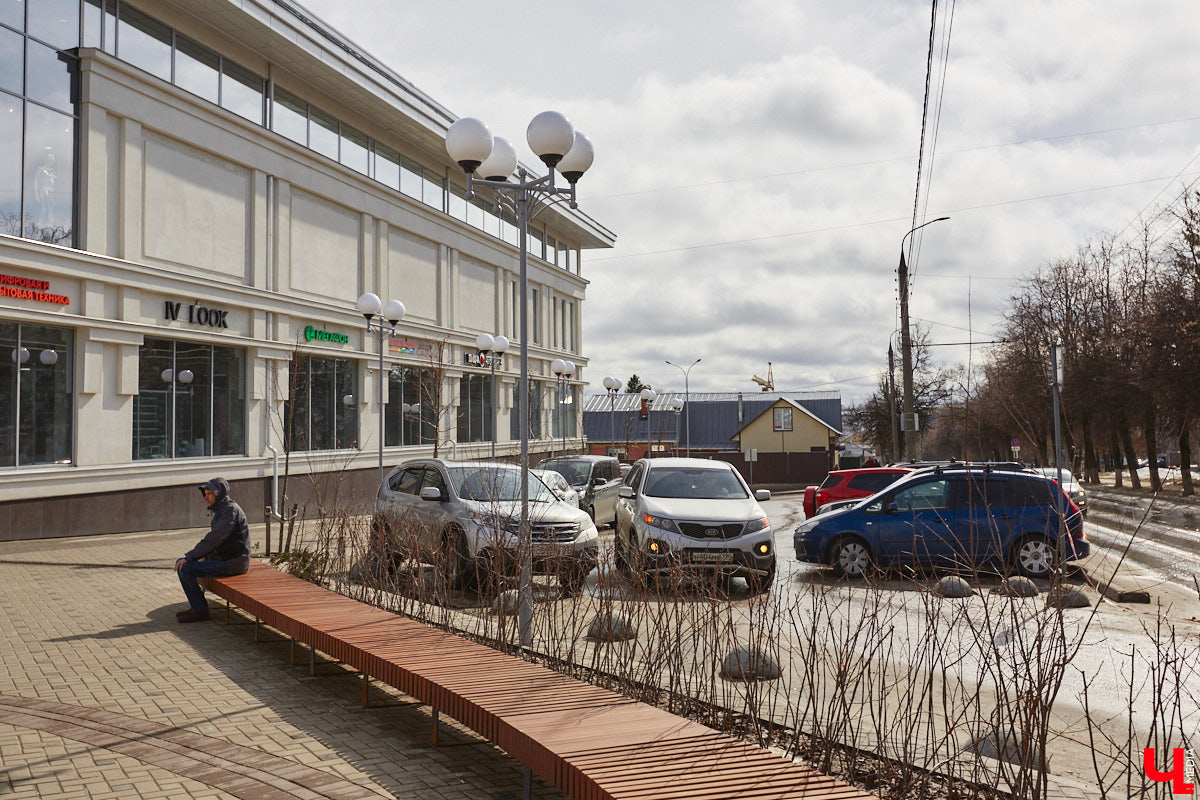Пространство в районе Центрального рынка на Батурина может превратиться в большую торгово-развлекательную зону. «Ключ-Медиа» прогулялся по еще не тронутой улочке и поговорил с архитектором и дизайнером Ариной Суворовой о проекте грандиозного переустройства привычной локации. Спойлер: и выяснил много любопытных деталей!