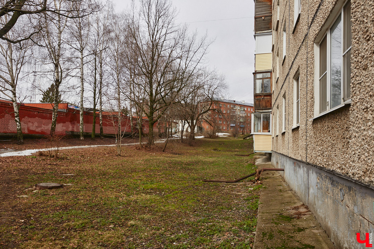 Пространство в районе Центрального рынка на Батурина может превратиться в большую торгово-развлекательную зону. «Ключ-Медиа» прогулялся по еще не тронутой улочке и поговорил с архитектором и дизайнером Ариной Суворовой о проекте грандиозного переустройства привычной локации. Спойлер: и выяснил много любопытных деталей!