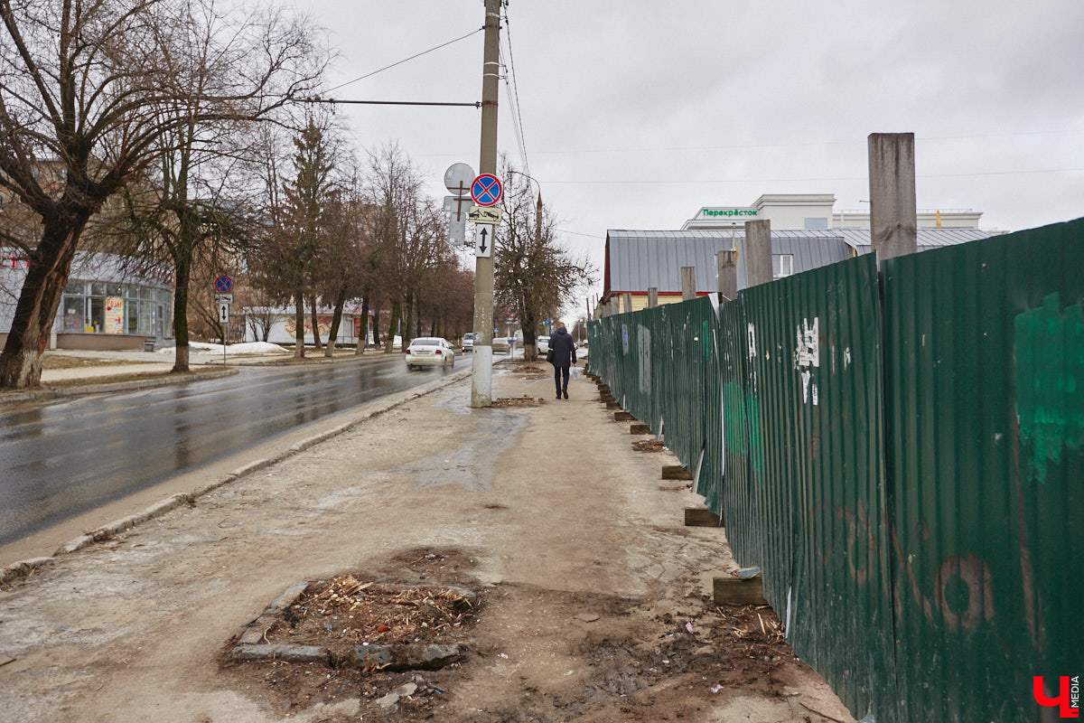 Пространство в районе Центрального рынка на Батурина может превратиться в большую торгово-развлекательную зону. «Ключ-Медиа» прогулялся по еще не тронутой улочке и поговорил с архитектором и дизайнером Ариной Суворовой о проекте грандиозного переустройства привычной локации. Спойлер: и выяснил много любопытных деталей!
