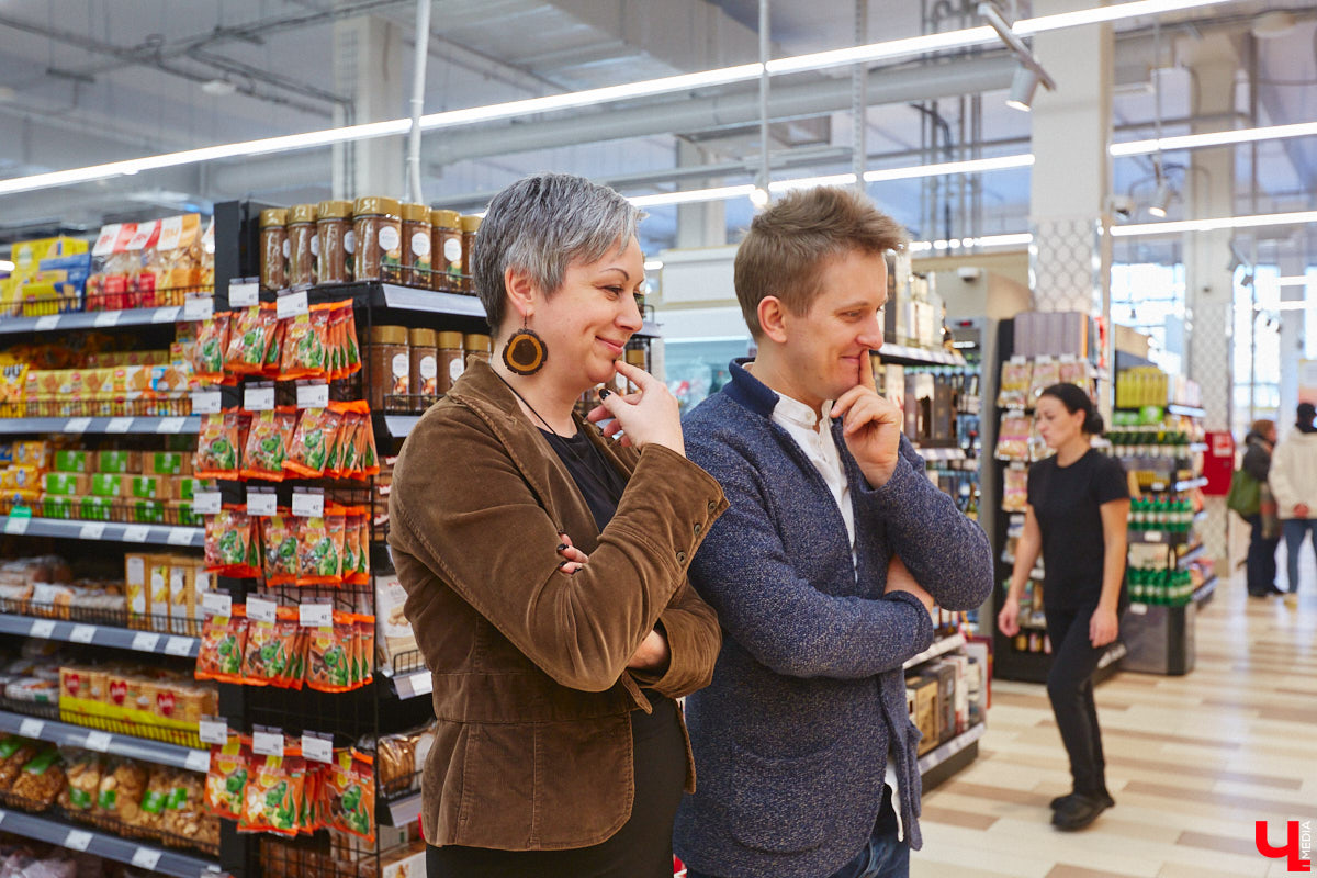 Что будет, если дать сковородку бизнес-тренеру, умеющему «прожаривать» продавцов? Автор канала «Всемогущий отдел продаж» нашла во Владимире секретное средство для воздействия на сознание.