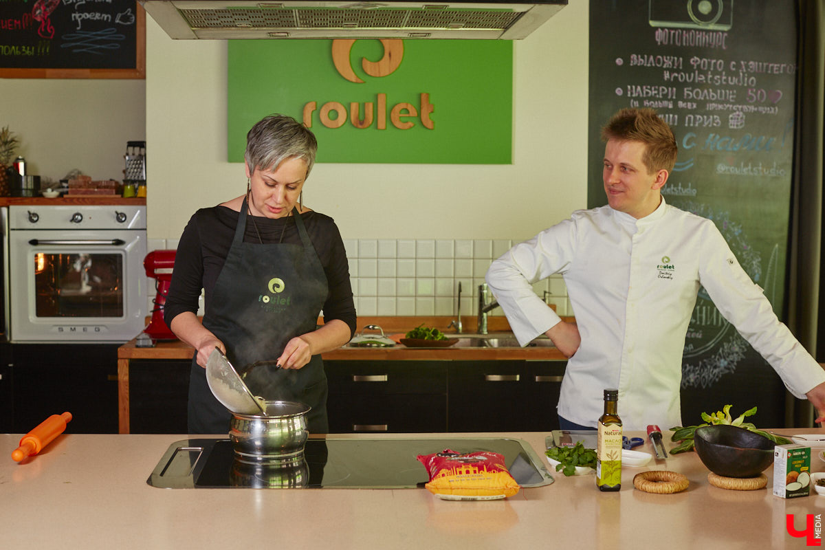 Что будет, если дать сковородку бизнес-тренеру, умеющему «прожаривать» продавцов? Автор канала «Всемогущий отдел продаж» нашла во Владимире секретное средство для воздействия на сознание.