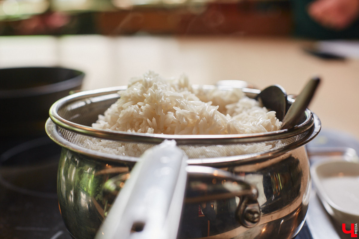 Что будет, если дать сковородку бизнес-тренеру, умеющему «прожаривать» продавцов? Автор канала «Всемогущий отдел продаж» нашла во Владимире секретное средство для воздействия на сознание.