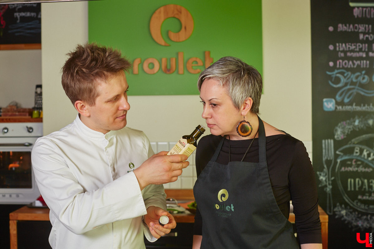 Что будет, если дать сковородку бизнес-тренеру, умеющему «прожаривать» продавцов? Автор канала «Всемогущий отдел продаж» нашла во Владимире секретное средство для воздействия на сознание.