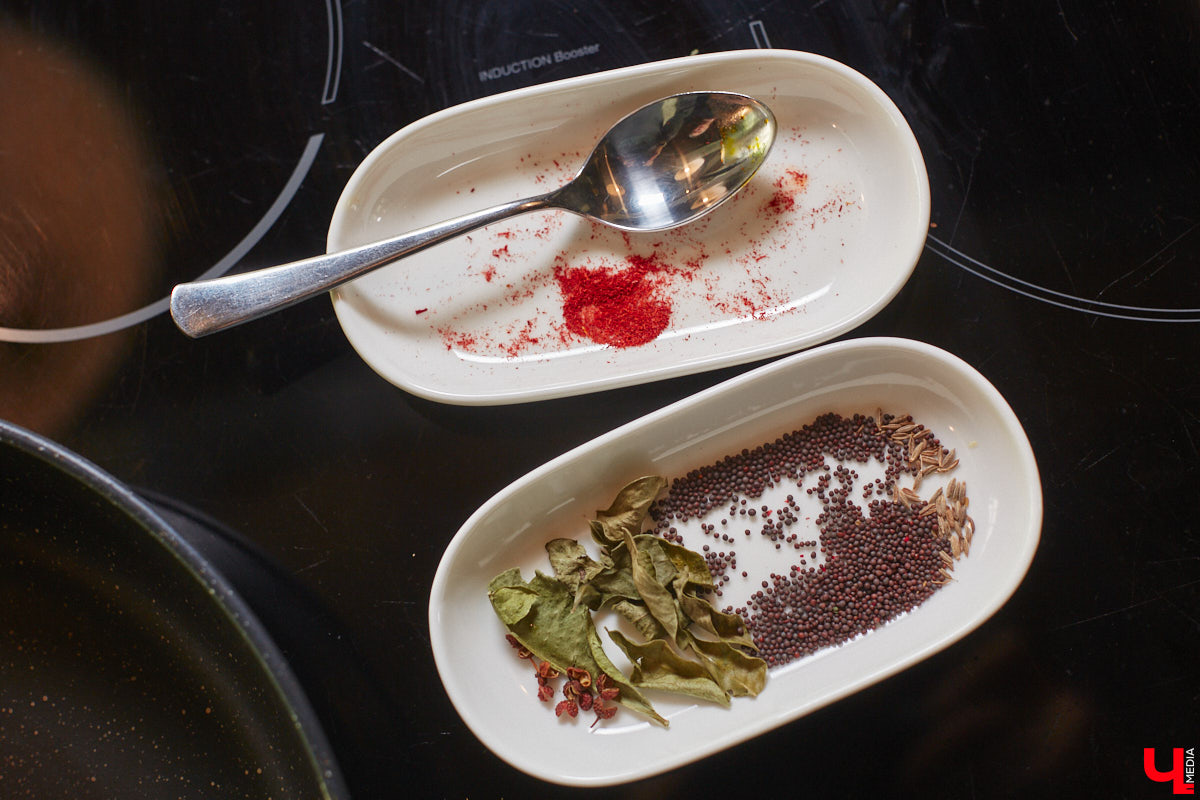 Что будет, если дать сковородку бизнес-тренеру, умеющему «прожаривать» продавцов? Автор канала «Всемогущий отдел продаж» нашла во Владимире секретное средство для воздействия на сознание.