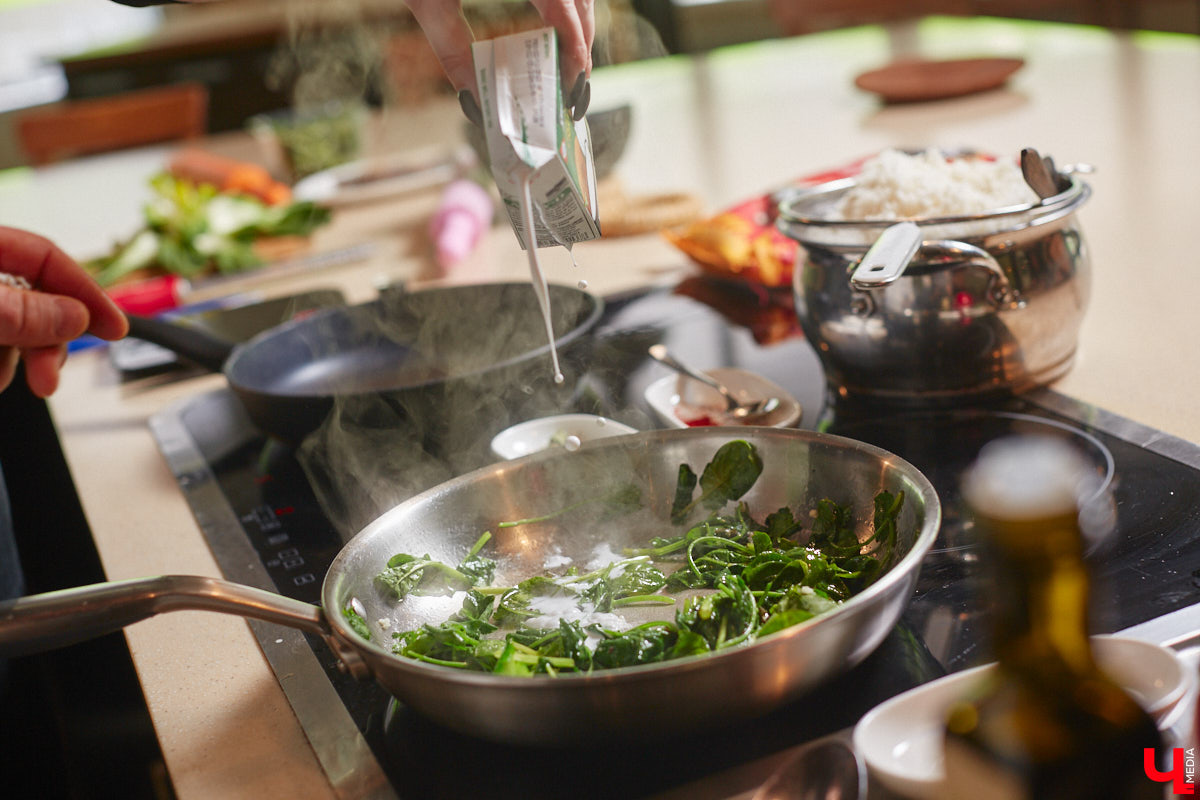 Что будет, если дать сковородку бизнес-тренеру, умеющему «прожаривать» продавцов? Автор канала «Всемогущий отдел продаж» нашла во Владимире секретное средство для воздействия на сознание.