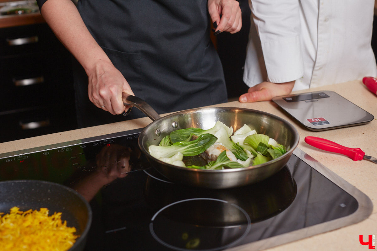 Что будет, если дать сковородку бизнес-тренеру, умеющему «прожаривать» продавцов? Автор канала «Всемогущий отдел продаж» нашла во Владимире секретное средство для воздействия на сознание.