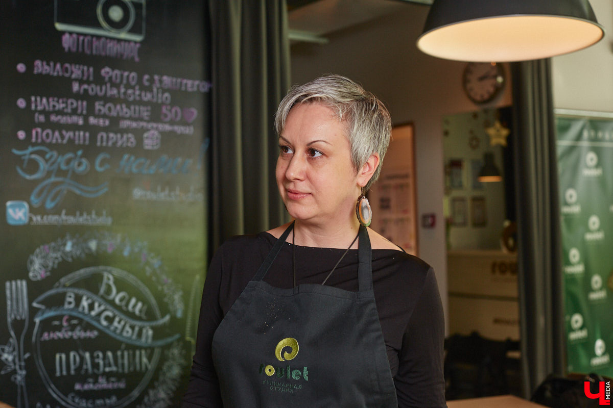 Что будет, если дать сковородку бизнес-тренеру, умеющему «прожаривать» продавцов? Автор канала «Всемогущий отдел продаж» нашла во Владимире секретное средство для воздействия на сознание.