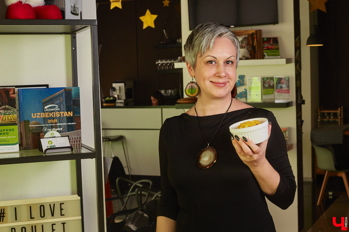 Что будет, если дать сковородку бизнес-тренеру, умеющему «прожаривать» продавцов? Автор канала «Всемогущий отдел продаж» нашла во Владимире секретное средство для воздействия на сознание.