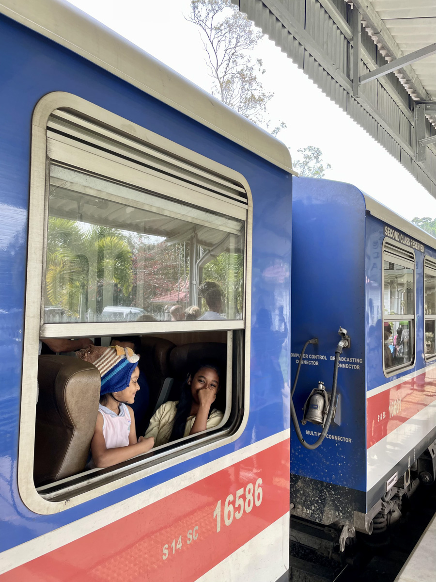 Константин Востриков четыре месяца прожил на острове в Индийском океане. Шри-Ланка — идеальное место для сёрфинга, а потому и пленила его возможностью поймать волну верхом на доске. Ради любимого хобби молодой человек был готов проводить на воде круглые сутки, а теперь, вернувшись домой во Владимир, вспоминает о том, как же это было круто!