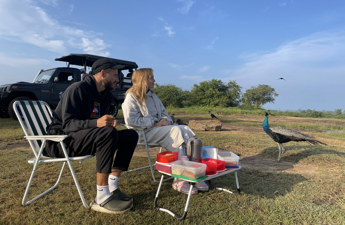 Константин Востриков четыре месяца прожил на острове в Индийском океане. Шри-Ланка — идеальное место для сёрфинга, а потому и пленила его возможностью поймать волну верхом на доске. Ради любимого хобби молодой человек был готов проводить на воде круглые сутки, а теперь, вернувшись домой во Владимир, вспоминает о том, как же это было круто!