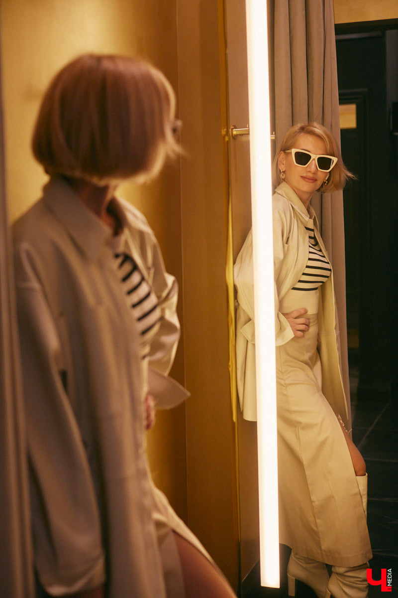 В наступившем сезоне именно юбки находятся на волне своей популярности. Еще бы, ведь именно этот элемент одежды придает образу женственности. А она сейчас в тренде! Любопытно и то, что юбки сейчас актуальны разной длины, кроя и стиля. Как выбрать? Читайте в нашем модном обзоре!